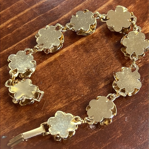 BEAUTIFUL ROSE BLOOMS GOLD BRACELET - Picture 3 of 10